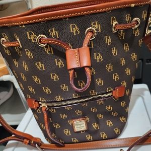 Dooney & bourke drawstring shoulder bag